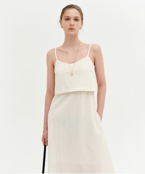 LOOKAST(ルックキャスト)の「イボンレイヤードVネックスリーブレスドレス_アイボリー / YVONNE LAYERED V-NECK SLEEVELESS DRESS_IVORY(ワンピース・レディース・アイボリー・SMALL/MEDIUM)」の2枚目の写真