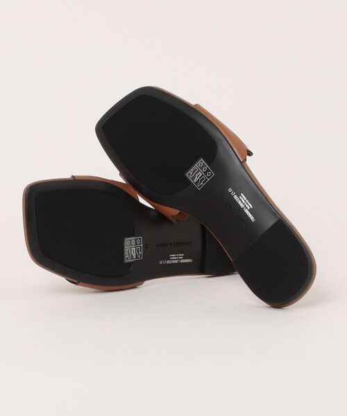 CHARLES & KEITH(チャールズ & キース)の「カットアウト スライドサンダル(サンダル・レディース・ブラック/ライトブラウン・23.5cm/23cm/22.5cm/25.5cm/25cm/24.5cm)」の16枚目の写真