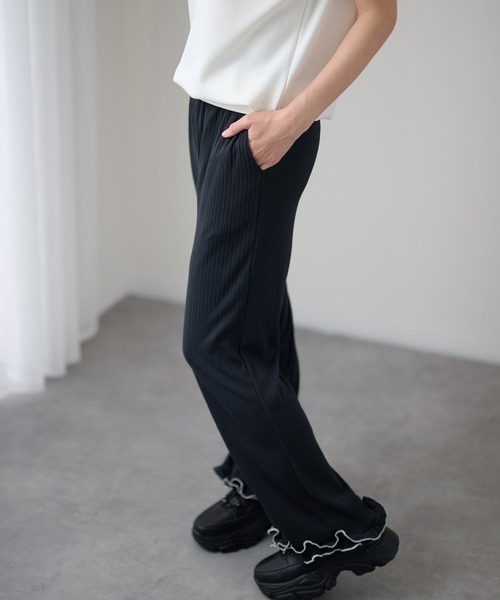 DAYRA(デイラ)の「配色 メロウ フリル リブ パンツ(その他パンツ・レディース・グリーン/チャコールグレー/ブラック・155/160/165)」の5枚目の写真