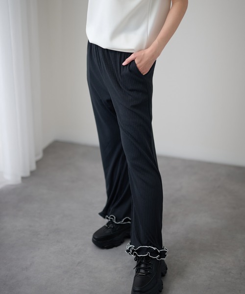 DAYRA(デイラ)の「配色 メロウ フリル リブ パンツ(その他パンツ・レディース・グリーン/チャコールグレー/ブラック・155/160/165)」の6枚目の写真