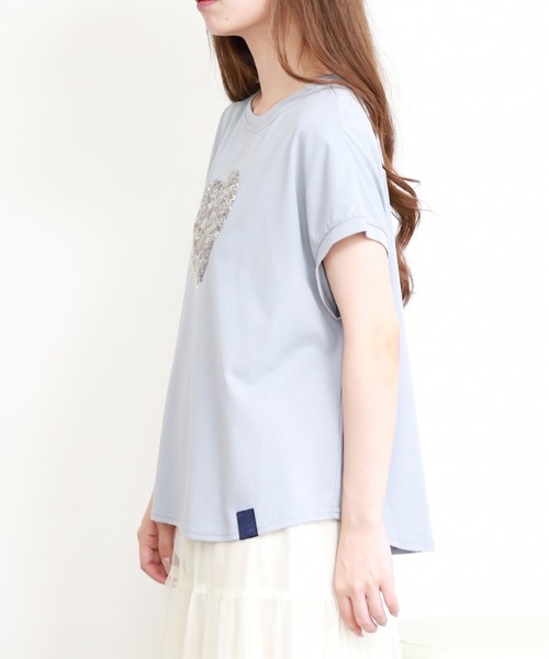 EGLANTINE(エグランティーヌ)の「EGLANTINE スパンコールハート刺繍カットソー 半袖(Tシャツ/カットソー・レディース・サックスブルー/ブラック/ダークブラウン/オフホワイト・38)」の13枚目の写真
