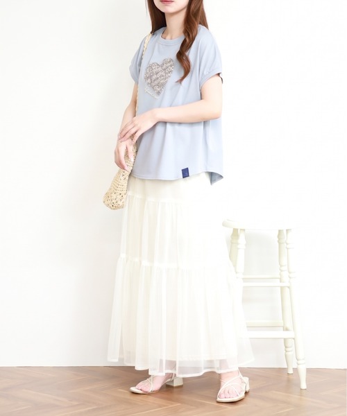 EGLANTINE(エグランティーヌ)の「EGLANTINE スパンコールハート刺繍カットソー 半袖(Tシャツ/カットソー・レディース・サックスブルー/ブラック/ダークブラウン/オフホワイト・38)」の11枚目の写真