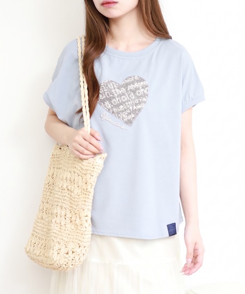 EGLANTINE(エグランティーヌ)の「EGLANTINE スパンコールハート刺繍カットソー 半袖(Tシャツ/カットソー・レディース・サックスブルー/ブラック/ダークブラウン/オフホワイト・38)」の5枚目の写真