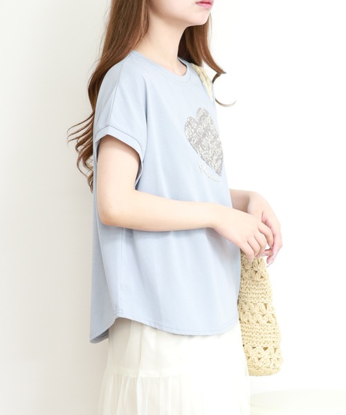 EGLANTINE(エグランティーヌ)の「EGLANTINE スパンコールハート刺繍カットソー 半袖(Tシャツ/カットソー・レディース・サックスブルー/ブラック/ダークブラウン/オフホワイト・38)」の9枚目の写真