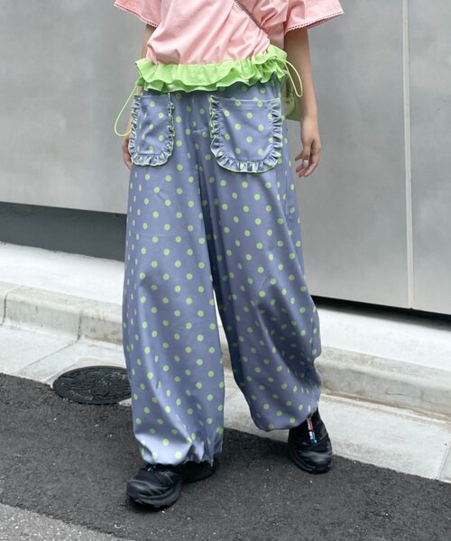 HELLO.SANFRANCISCO(ハローサンフランシスコ)の「【HELLO.SANFRANCISCO/ハローサンフランシスコ】ドット柄フリルポケットボリュームパンツ(スウェットパンツ・レディース・ピンク/グレー/ブラウン・ONE SIZE)」の1枚目の写真
