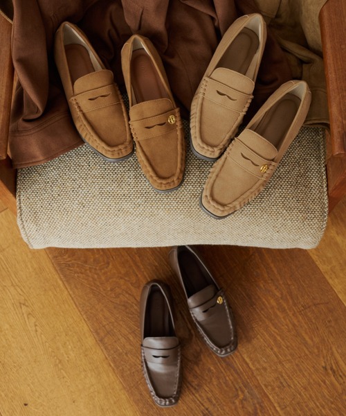 OLUN（オルン）の「"OLUN" Motif Soft Gathered Loafers/"OLUN"モチーフソフトギャザーローファー（ローファー・レディース・ベージュ/ブラウン/キャメル・MEDIUM/LL/LARGE/SMALL）」の4枚目の写真
