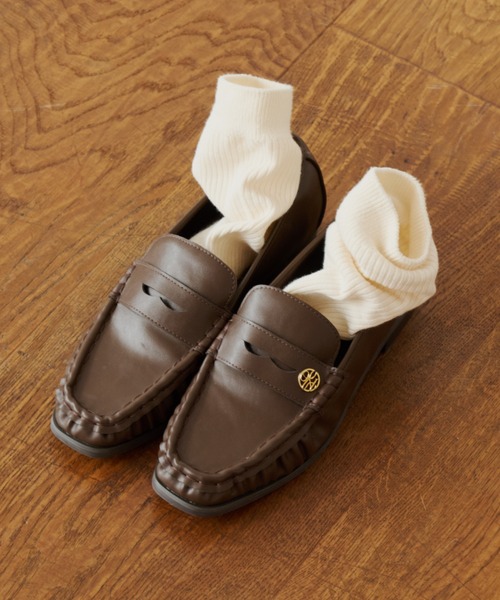 OLUN（オルン）の「"OLUN" Motif Soft Gathered Loafers/"OLUN"モチーフソフトギャザーローファー（ローファー・レディース・ベージュ/ブラウン/キャメル・MEDIUM/LL/LARGE/SMALL）」の5枚目の写真