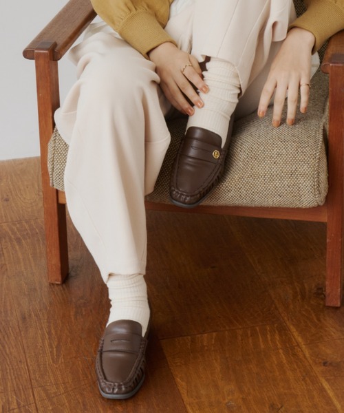 OLUN（オルン）の「"OLUN" Motif Soft Gathered Loafers/"OLUN"モチーフソフトギャザーローファー（ローファー・レディース・ベージュ/ブラウン/キャメル・MEDIUM/LL/LARGE/SMALL）」の13枚目の写真