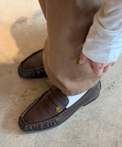 OLUN（オルン）の「"OLUN" Motif Soft Gathered Loafers/"OLUN"モチーフソフトギャザーローファー（ローファー・レディース・ベージュ/ブラウン/キャメル・MEDIUM/LL/LARGE/SMALL）」の8枚目の写真