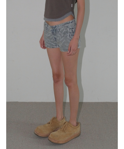 ORDINARY HOLIDAY（オーディナリー ホリデー）の「MICRO DENIM SHORTS [BLUE]（その他パンツ・レディース・その他・SMALL/MEDIUM）」の2枚目の写真