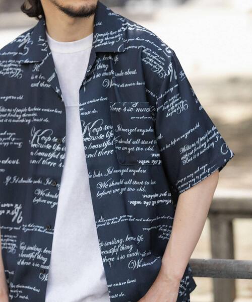 ITEMS URBANRESEARCH(アイテムズ アーバンリサーチ)の「メッセージプリント オープンカラー 半袖シャツ(シャツ/ブラウス・メンズ・ブラック/モカ/オリーブ・MEDIUM/LARGE)」の5枚目の写真