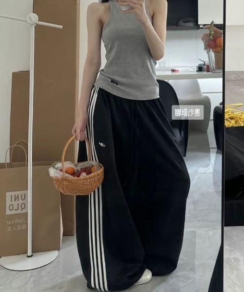 Ritzy(リッツィー)の「サイドライン バギーワイドスウェットパンツ(スウェットパンツ・レディース・ネイビー/ブルー/ブラック・M)」の1枚目の写真