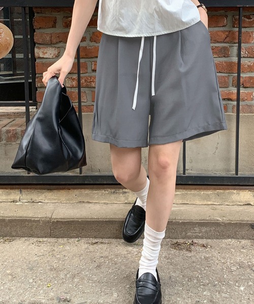 2ly2(トゥーリートゥー)の「配色ウエスト ワイドショートパンツ ハーフパンツ イージーパンツ(その他パンツ・レディース・ブラック/グレー・FREE)」の16枚目の写真