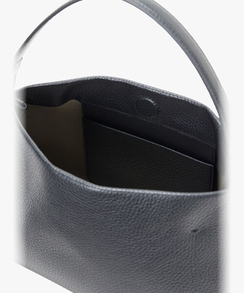 agnes b.(アニエスベー)の「レザー 2way スモール ショルダーバッグ "Zoe" ZAS05-03(ショルダーバッグ・レディース・ブラック・FREE)」の4枚目の写真