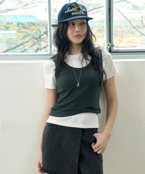 MORVE13(モルブ13)の「センティル スクープネック スリーブレス(Tシャツ/カットソー・レディース・ブラック/ネイビー/ダークグリーン/バーガンディー/ライトグレー/アイボリー・FREE)」の8枚目の写真