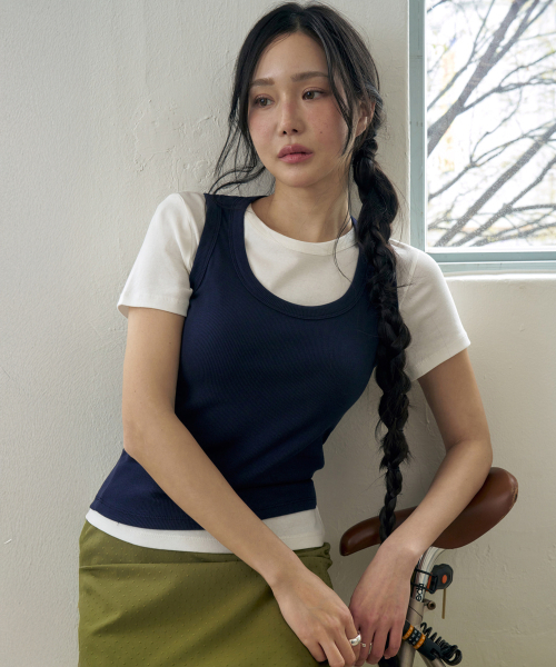 MORVE13(モルブ13)の「センティル スクープネック スリーブレス(Tシャツ/カットソー・レディース・ブラック/ネイビー/ダークグリーン/バーガンディー/ライトグレー/アイボリー・FREE)」の7枚目の写真