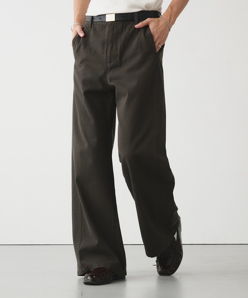 Adoon plain(アドーンプレーン)の「SLIM CURVED DESIGN CHINO PANTS / スリムカーブデザインストレートチノパンツ(チノパンツ・メンズ・ブラウン/チャコールグレー・MEDIUM/SMALL/LARGE)」の2枚目の写真