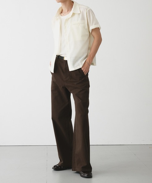 Adoon plain(アドーンプレーン)の「SLIM CURVED DESIGN CHINO PANTS / スリムカーブデザインストレートチノパンツ(チノパンツ・メンズ・ブラウン/チャコールグレー・MEDIUM/SMALL/LARGE)」の12枚目の写真