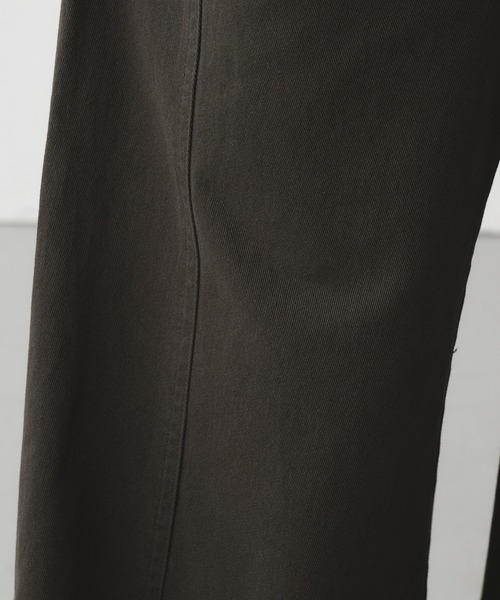 Adoon plain(アドーンプレーン)の「SLIM CURVED DESIGN CHINO PANTS / スリムカーブデザインストレートチノパンツ(チノパンツ・メンズ・ブラウン/チャコールグレー・MEDIUM/SMALL/LARGE)」の15枚目の写真