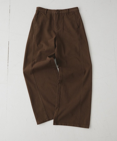 Adoon plain(アドーンプレーン)の「SLIM CURVED DESIGN CHINO PANTS / スリムカーブデザインストレートチノパンツ(チノパンツ・メンズ・ブラウン/チャコールグレー・MEDIUM/SMALL/LARGE)」の4枚目の写真