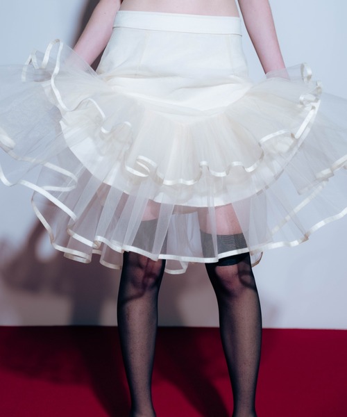 Carmelo(カーメロ)の「Veil Peplum Midi Skirt / ティアードチュールミディスカート(スカート・レディース・アイボリー/ブラック・FREE)」の12枚目の写真