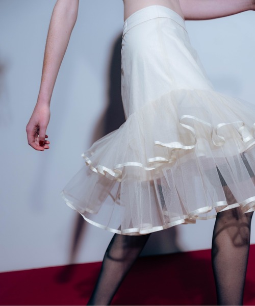 Carmelo(カーメロ)の「Veil Peplum Midi Skirt / ティアードチュールミディスカート(スカート・レディース・アイボリー/ブラック・FREE)」の3枚目の写真
