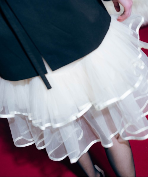 Carmelo(カーメロ)の「Veil Peplum Midi Skirt / ティアードチュールミディスカート(スカート・レディース・アイボリー/ブラック・FREE)」の16枚目の写真
