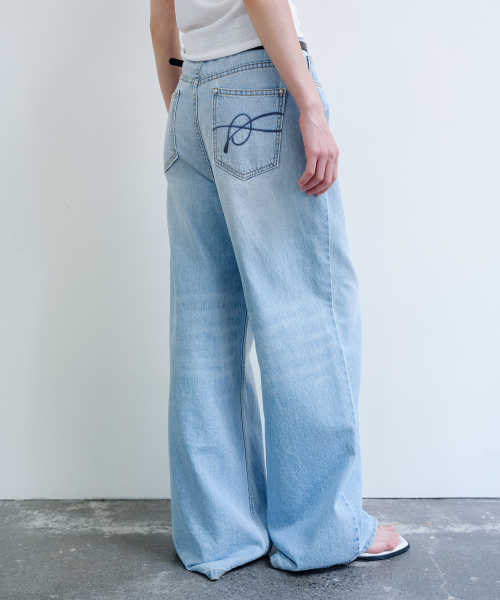 MOHAN(モハン)の「TIR BELTED LOOSE FIT DENIM_LIGHT BLUE(デニムパンツ・レディース・スカイブルー・SMALL/LARGE/MEDIUM)」の6枚目の写真