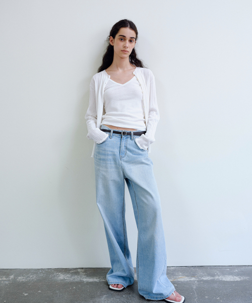 MOHAN(モハン)の「TIR BELTED LOOSE FIT DENIM_LIGHT BLUE(デニムパンツ・レディース・スカイブルー・SMALL/LARGE/MEDIUM)」の2枚目の写真