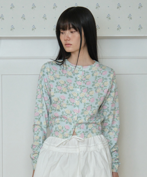 TTUDEMENT（トュードメント）の「ROSE PRINTED CARDIGAN_LIGHT BLUE（カーディガン/ボレロ・レディース・その他・FREE）」の2枚目の写真