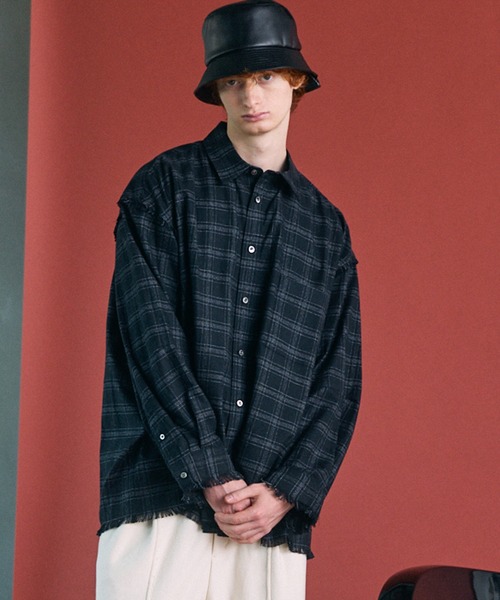MAISON SPECIAL(メゾンスペシャル)の「《UNISEX》【Italian Dead Stock Fabric】Prime-Over Regular Collar Cut-off Plaid Shirt/【イタリアンデッドストックファブリック】プライムオーバーレギュラーカラーカットオフシャツ【MAISON SPECIAL/メゾンスペシャル】(シャツ/ブラウス・メンズ・ホワイト/ブラック/チャコールグレー/レッド/グレー/パープル/グレイッシュベージュ/ブルー・0/2/1)」の2枚目の写真