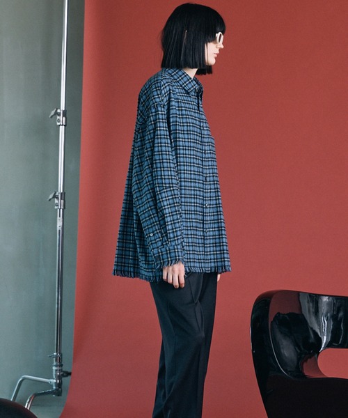 MAISON SPECIAL(メゾンスペシャル)の「《UNISEX》【Italian Dead Stock Fabric】Prime-Over Regular Collar Cut-off Plaid Shirt/【イタリアンデッドストックファブリック】プライムオーバーレギュラーカラーカットオフシャツ【MAISON SPECIAL/メゾンスペシャル】(シャツ/ブラウス・メンズ・ホワイト/ブラック/チャコールグレー/レッド/グレー/パープル/グレイッシュベージュ/ブルー・0/2/1)」の20枚目の写真