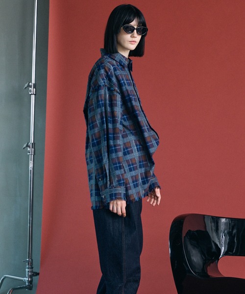 MAISON SPECIAL(メゾンスペシャル)の「《UNISEX》【Italian Dead Stock Fabric】Prime-Over Regular Collar Cut-off Plaid Shirt/【イタリアンデッドストックファブリック】プライムオーバーレギュラーカラーカットオフシャツ【MAISON SPECIAL/メゾンスペシャル】(シャツ/ブラウス・メンズ・ホワイト/ブラック/チャコールグレー/レッド/グレー/パープル/グレイッシュベージュ/ブルー・0/2/1)」の17枚目の写真