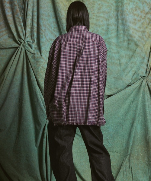 MAISON SPECIAL(メゾンスペシャル)の「《UNISEX》【Italian Dead Stock Fabric】Prime-Over Regular Collar Cut-off Plaid Shirt/【イタリアンデッドストックファブリック】プライムオーバーレギュラーカラーカットオフシャツ【MAISON SPECIAL/メゾンスペシャル】(シャツ/ブラウス・メンズ・ホワイト/ブラック/チャコールグレー/レッド/グレー/パープル/グレイッシュベージュ/ブルー・0/2/1)」の15枚目の写真