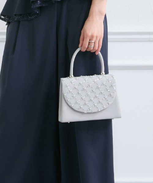 Jolie et Jolie(ジョリーエジョリー)の「【結婚式・パーティードレス】格子柄フラップハンドバッグ(ハンドバッグ・レディース・アイボリー/グレー・FREE)」の8枚目の写真