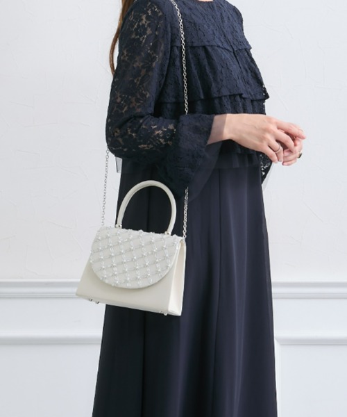 Jolie et Jolie(ジョリーエジョリー)の「【結婚式・パーティードレス】格子柄フラップハンドバッグ(ハンドバッグ・レディース・アイボリー/グレー・FREE)」の13枚目の写真