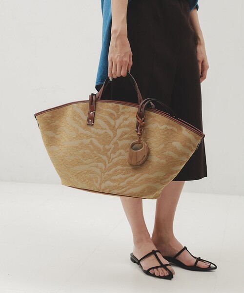 Demi-Luxe BEAMS(デミルクス ビームス)の「A VACATION / ZEBRA MADAM トートバッグ(トートバッグ・レディース・ライトブラウン・ONE SIZE)」の2枚目の写真