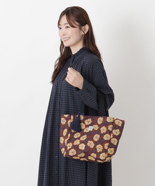 one'sterrace(ワンズテラス)の「FH ジャカードトートバッグ イラハリカ(トートバッグ・レディース・ダークブラウン系8/アイボリー系8・99)」の13枚目の写真
