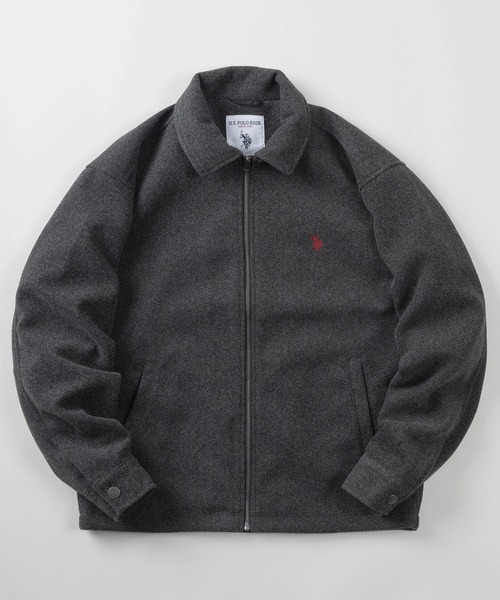 U.S. POLO ASSN.(ユーエスポロアッスン)の「【80】【U.S. POLO ASSN/ユー.エス. ポロアッスン】 襟付き メルトン ジップブルゾン/ライトメルトン/ワンポイント刺繍/トラッド/プレッピー/ユニセックス/レディース/メンズ(ブルゾン・メンズ・ネイビー/アイボリー/キャメル/チャコールグレー/ブラック・L/M)」の3枚目の写真