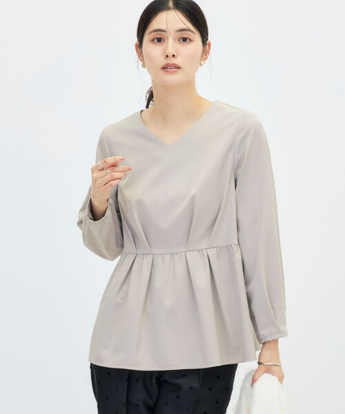 NOLLEY’S(ノーリーズ)の「《セットアップ対応》ウォッシャブルハイスペックTRペプラムブラウス(シャツ/ブラウス・レディース・ネイビー/グレイッシュベージュ・36/38)」の2枚目の写真