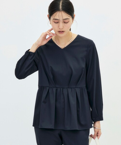 NOLLEY’S(ノーリーズ)の「《セットアップ対応》ウォッシャブルハイスペックTRペプラムブラウス(シャツ/ブラウス・レディース・ネイビー/グレイッシュベージュ・36/38)」の9枚目の写真