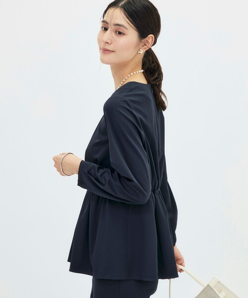 NOLLEY’S(ノーリーズ)の「《セットアップ対応》ウォッシャブルハイスペックTRペプラムブラウス(シャツ/ブラウス・レディース・ネイビー/グレイッシュベージュ・36/38)」の11枚目の写真