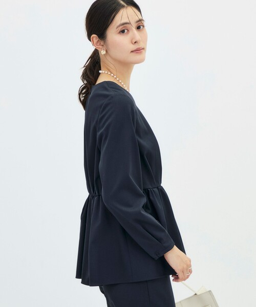 NOLLEY’S(ノーリーズ)の「《セットアップ対応》ウォッシャブルハイスペックTRペプラムブラウス(シャツ/ブラウス・レディース・ネイビー/グレイッシュベージュ・36/38)」の13枚目の写真