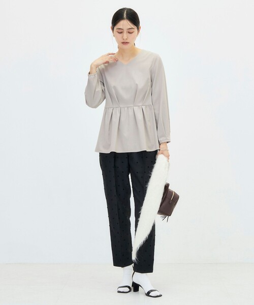 NOLLEY’S(ノーリーズ)の「《セットアップ対応》ウォッシャブルハイスペックTRペプラムブラウス(シャツ/ブラウス・レディース・ネイビー/グレイッシュベージュ・36/38)」の15枚目の写真