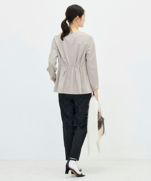 NOLLEY’S(ノーリーズ)の「《セットアップ対応》ウォッシャブルハイスペックTRペプラムブラウス(シャツ/ブラウス・レディース・ネイビー/グレイッシュベージュ・36/38)」の19枚目の写真