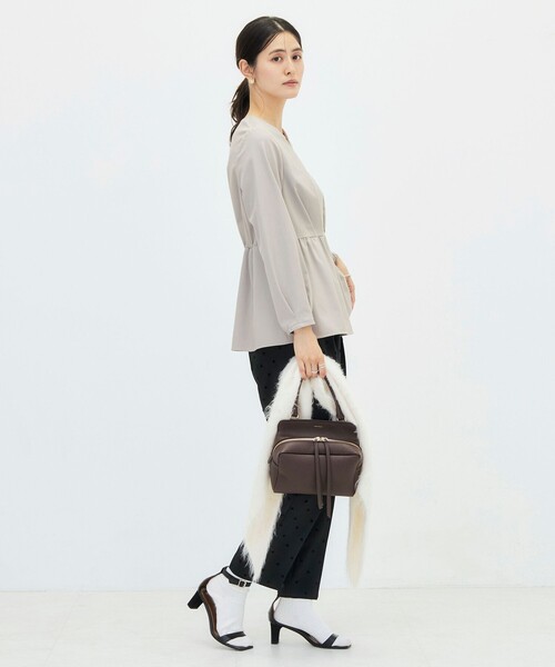 NOLLEY’S(ノーリーズ)の「《セットアップ対応》ウォッシャブルハイスペックTRペプラムブラウス(シャツ/ブラウス・レディース・ネイビー/グレイッシュベージュ・36/38)」の20枚目の写真