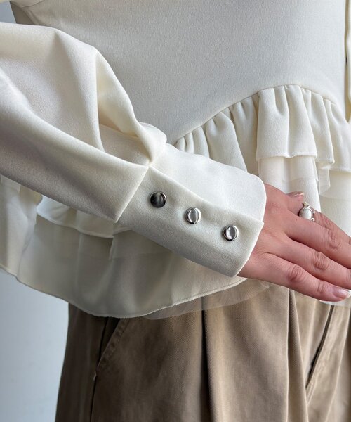 DouDou(ドゥドゥ)の「【WEB限定】 前後2wayカットジョーゼット裾フリルブラウス(シャツ/ブラウス・レディース・ブラック/アイボリー・FREE)」の22枚目の写真
