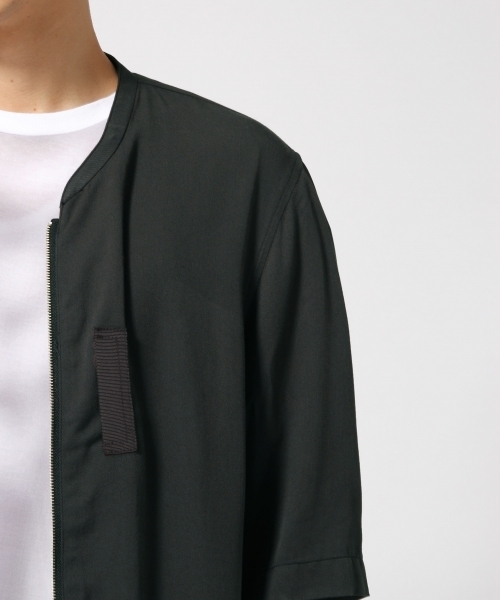 HARE（ハレ）の「ノーカラーMA-1シャツ5分袖(HARE)（シャツ/ブラウス・メンズ・ブラウン/ブラック/グレー/カーキ・LARGE/MEDIUM/SMALL）」の8枚目の写真