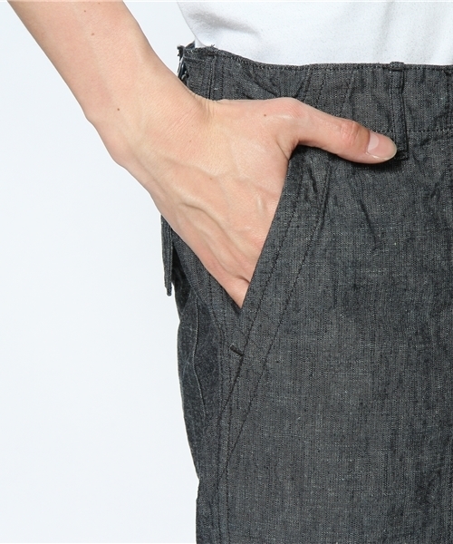 Denime（ドゥニーム）の「COTTON LINEN DUNGAREE BAKER SHORTS/コットンリネンダンガリーベーカーショーツ（その他パンツ・メンズ・ナチュラル/インディゴブルー・SMALL/MEDIUM/LARGE）」の7枚目の写真