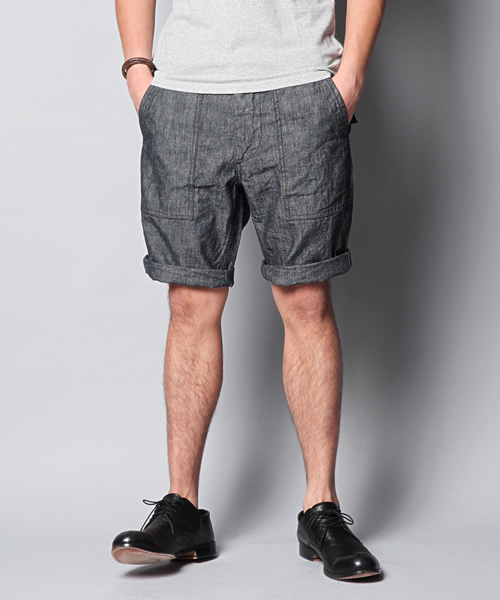 Denime（ドゥニーム）の「COTTON LINEN DUNGAREE BAKER SHORTS/コットンリネンダンガリーベーカーショーツ（その他パンツ・メンズ・ナチュラル/インディゴブルー・SMALL/MEDIUM/LARGE）」の11枚目の写真